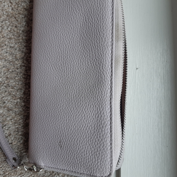 Roots lavendar wallet with wrist strap - Picture 3 of 3